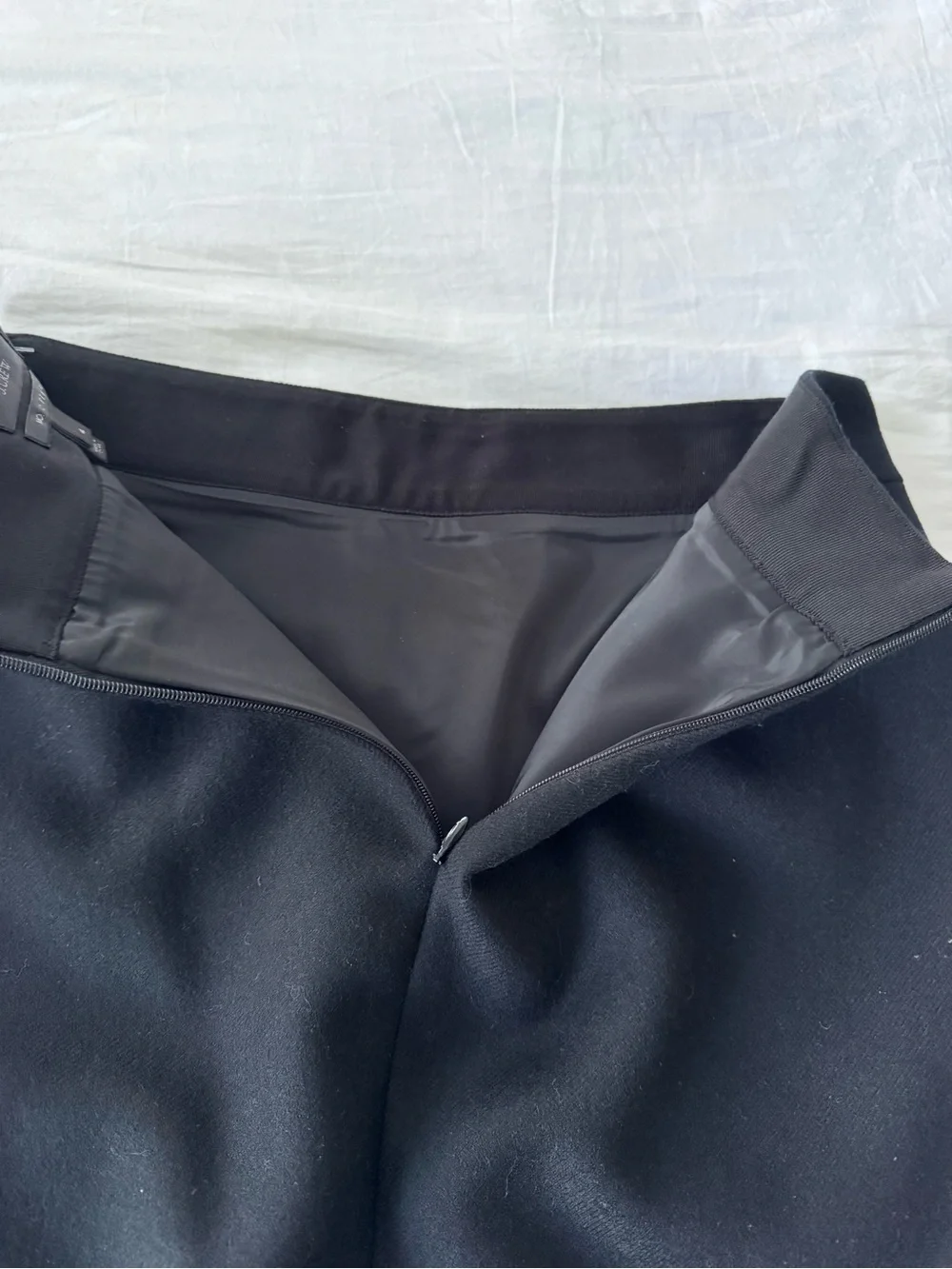 JCrew No 2 Pencil Skirt 100% Wool in Black- Tailored Office Skirt Size 4